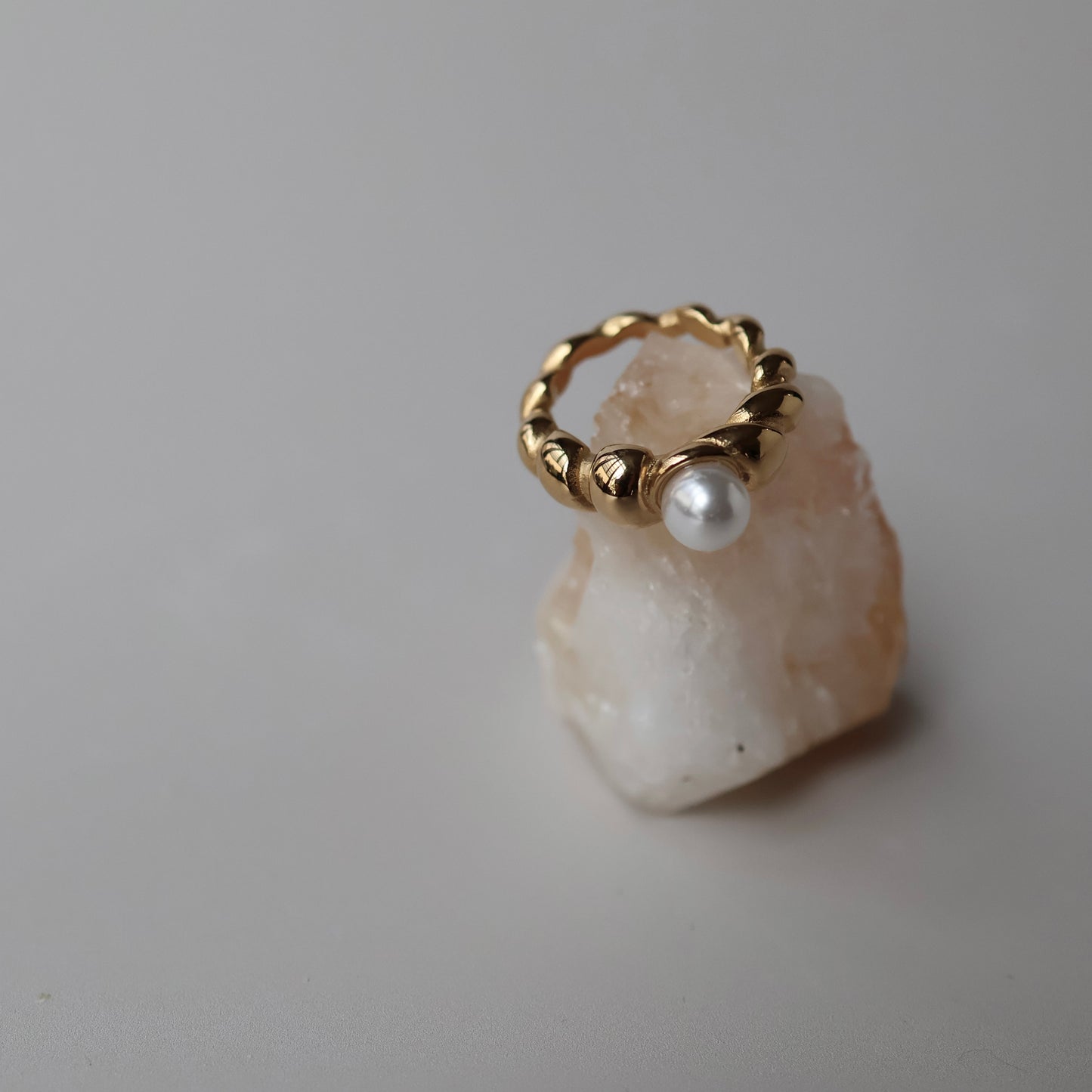 Nuance pearl ring