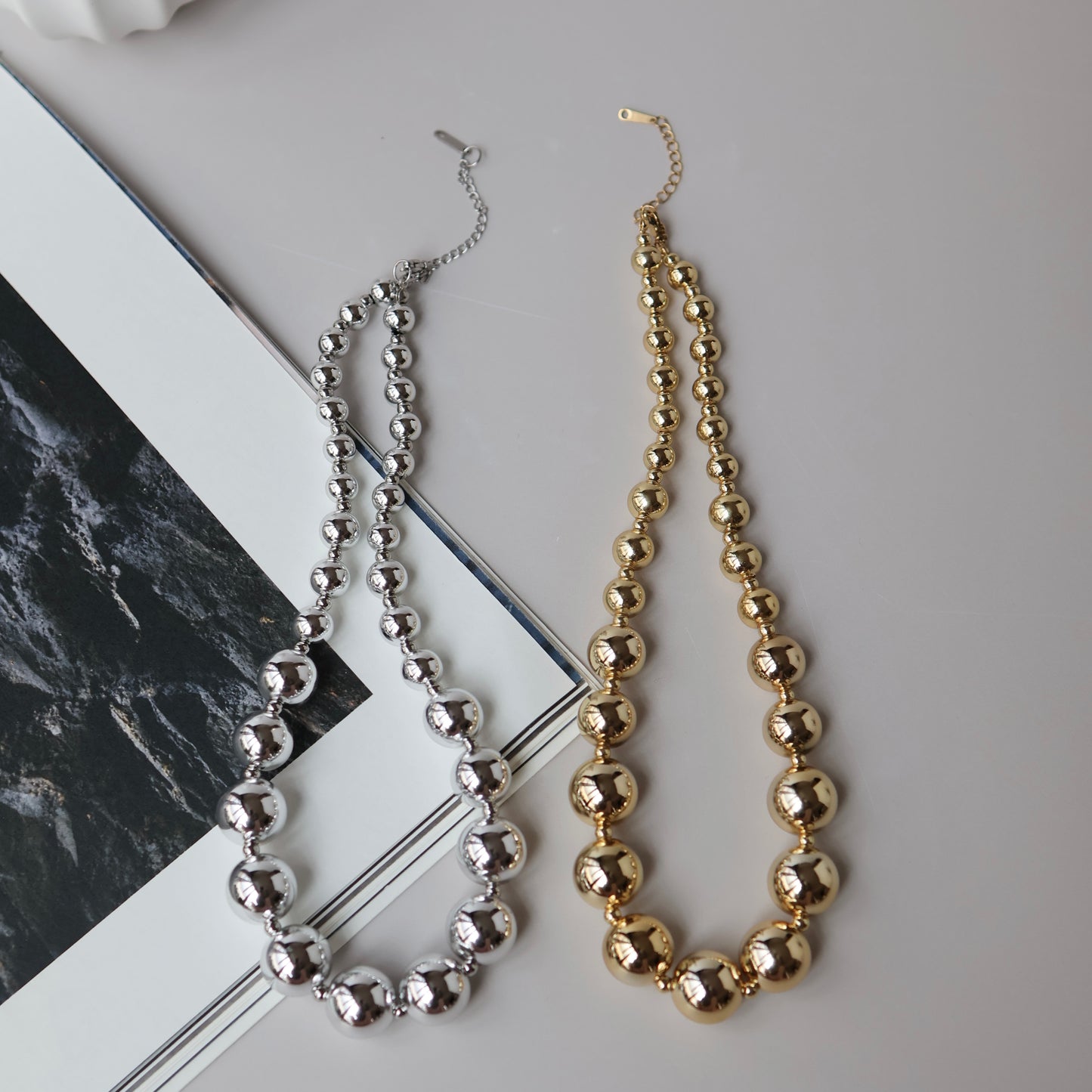 Ball necklace