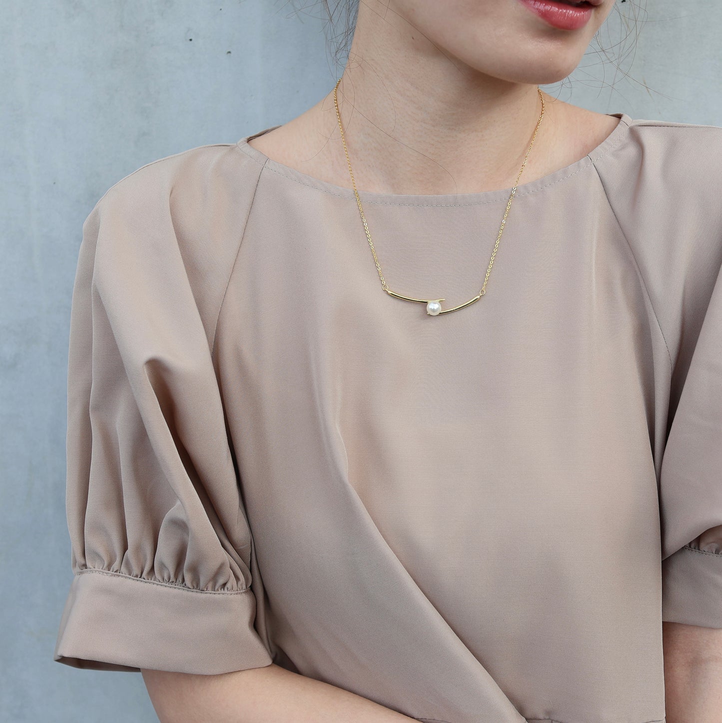 Pearl bar necklace