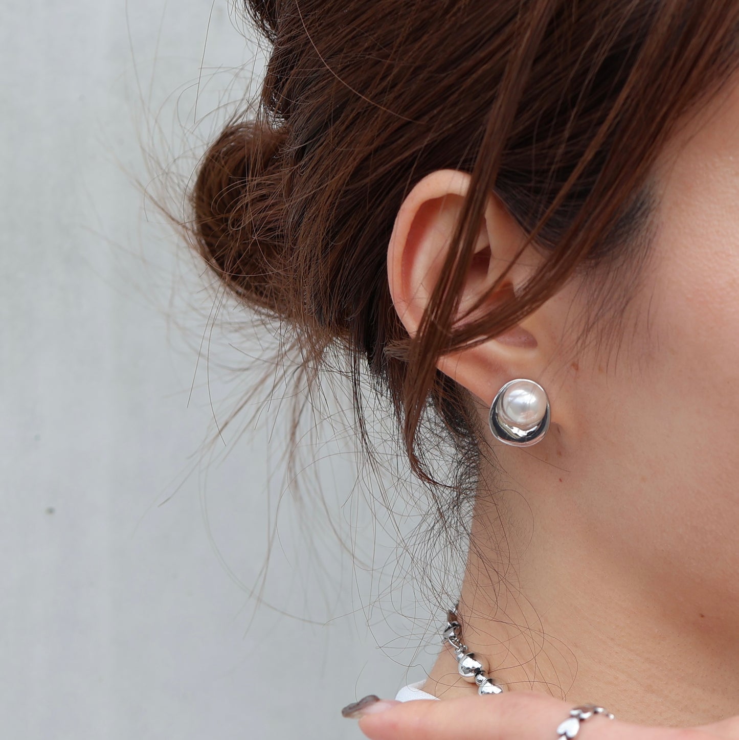Ball necklace & Metal pearl pierce