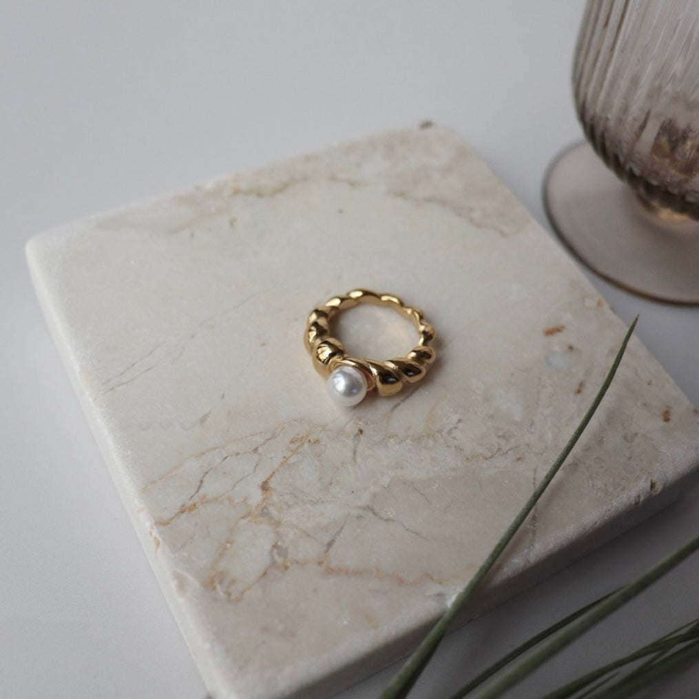 Nuance pearl ring