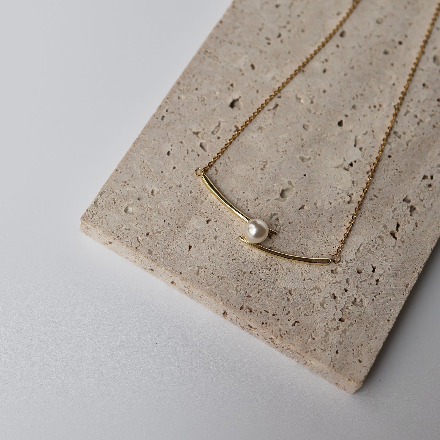 Pearl bar necklace