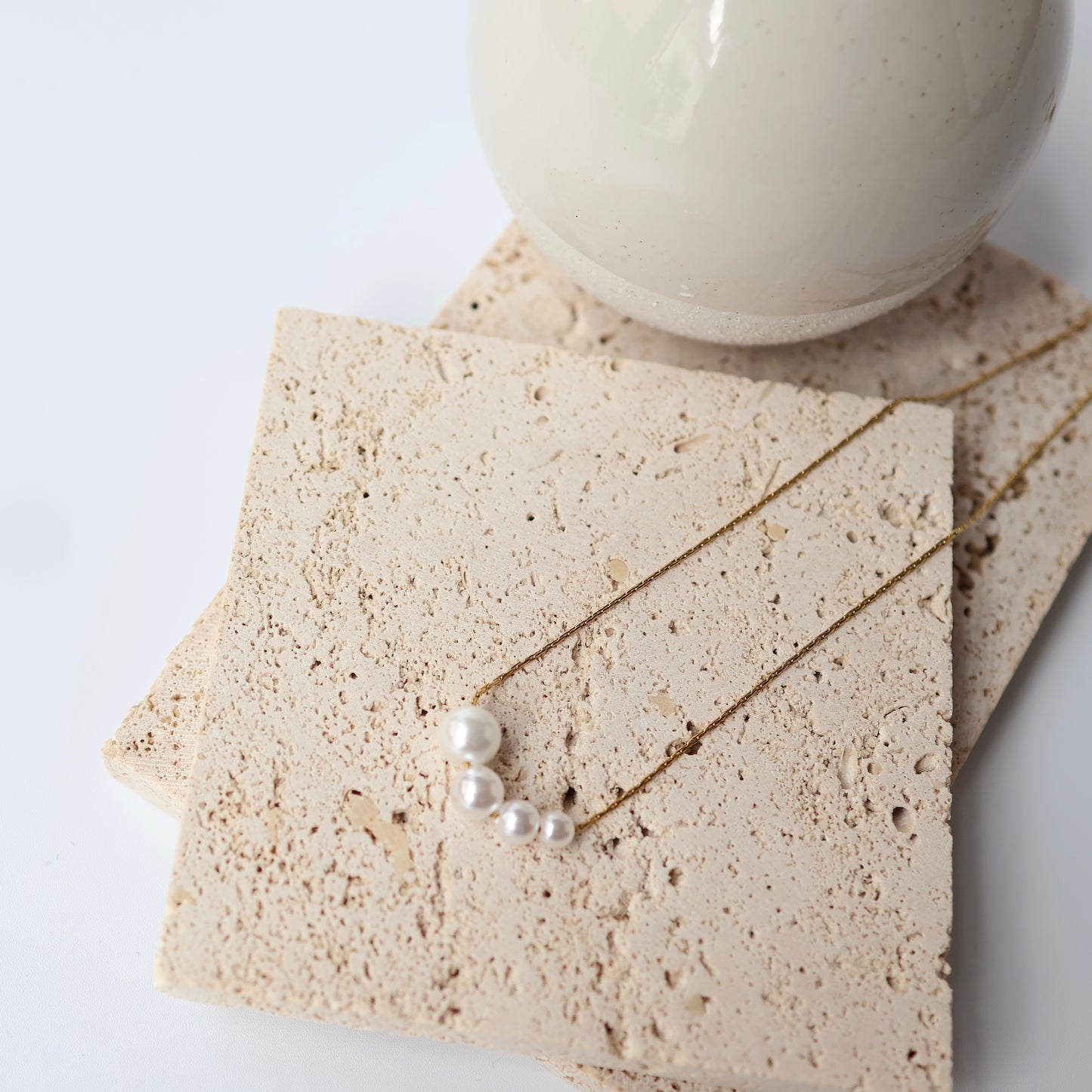 Pearl line necklace