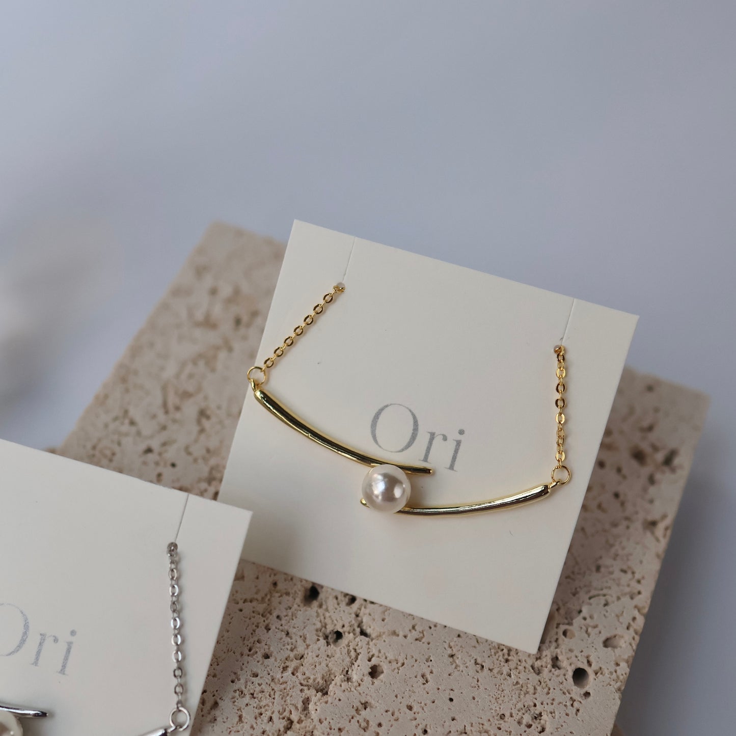Pearl bar necklace