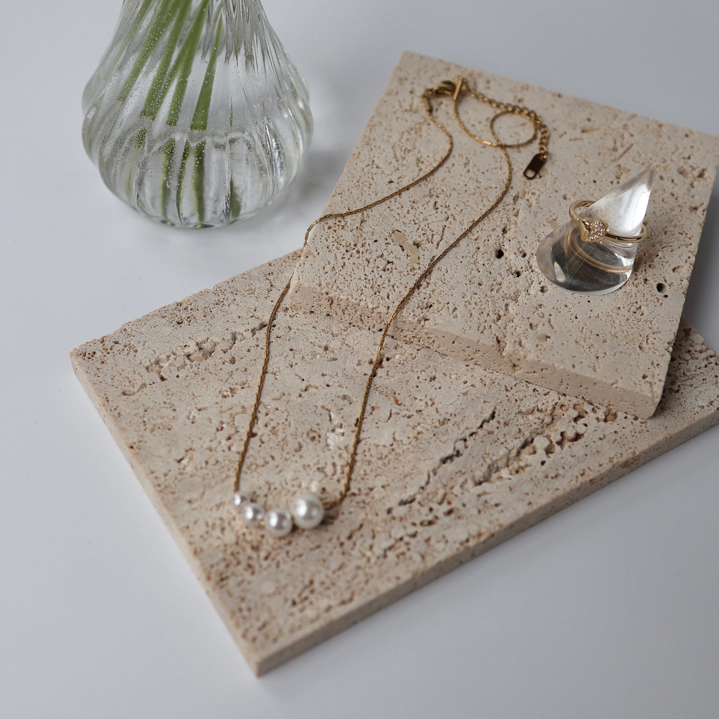 Pearl line necklace