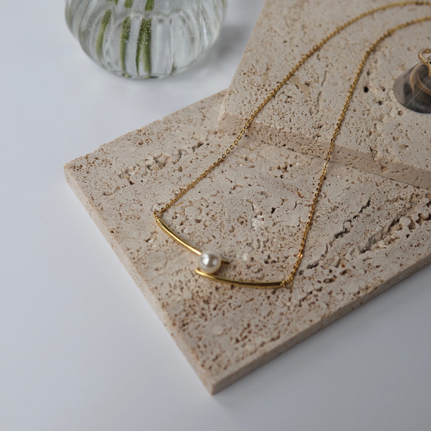 Pearl bar necklace