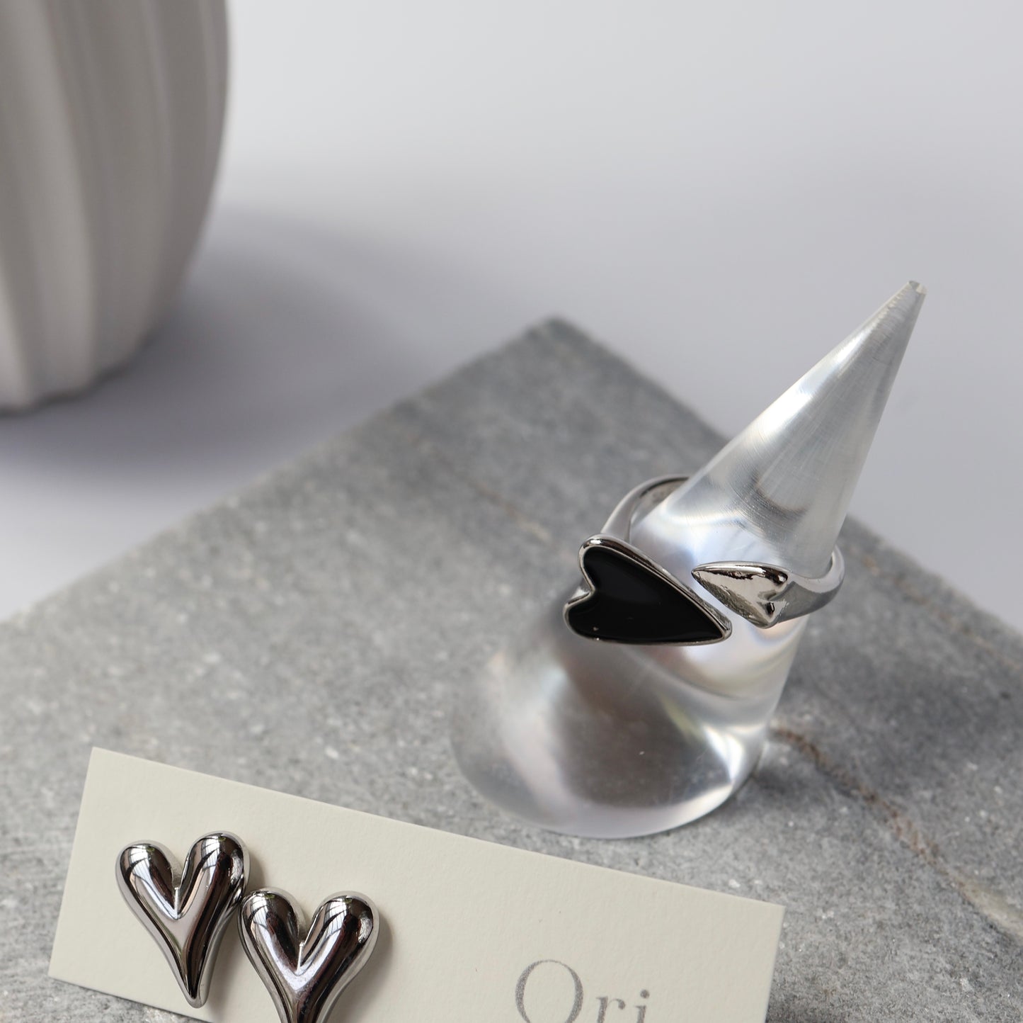 Black hug heart ring