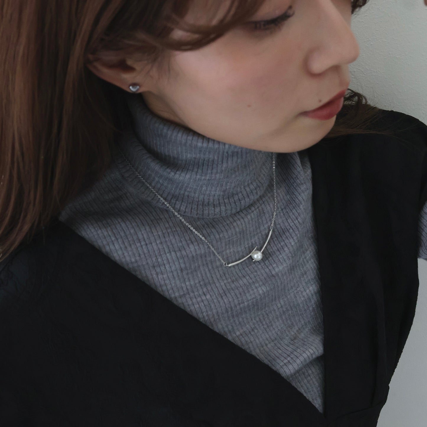 Pearl bar necklace