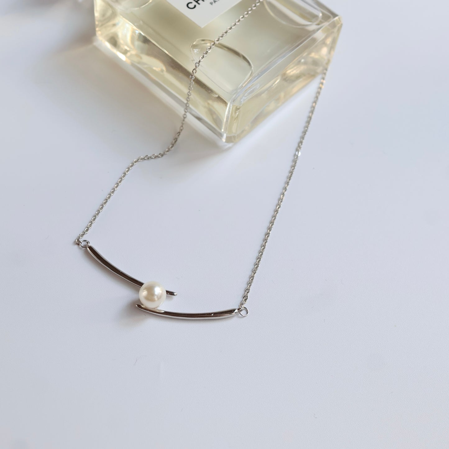 Pearl bar necklace